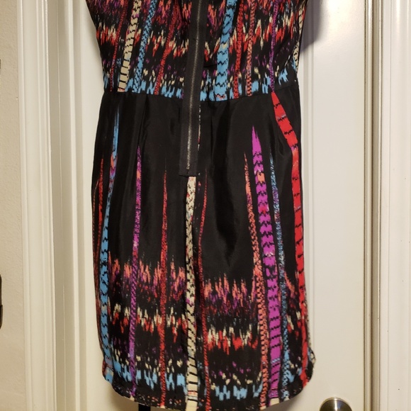 Adorable, colorful dress - Picture 2 of 3